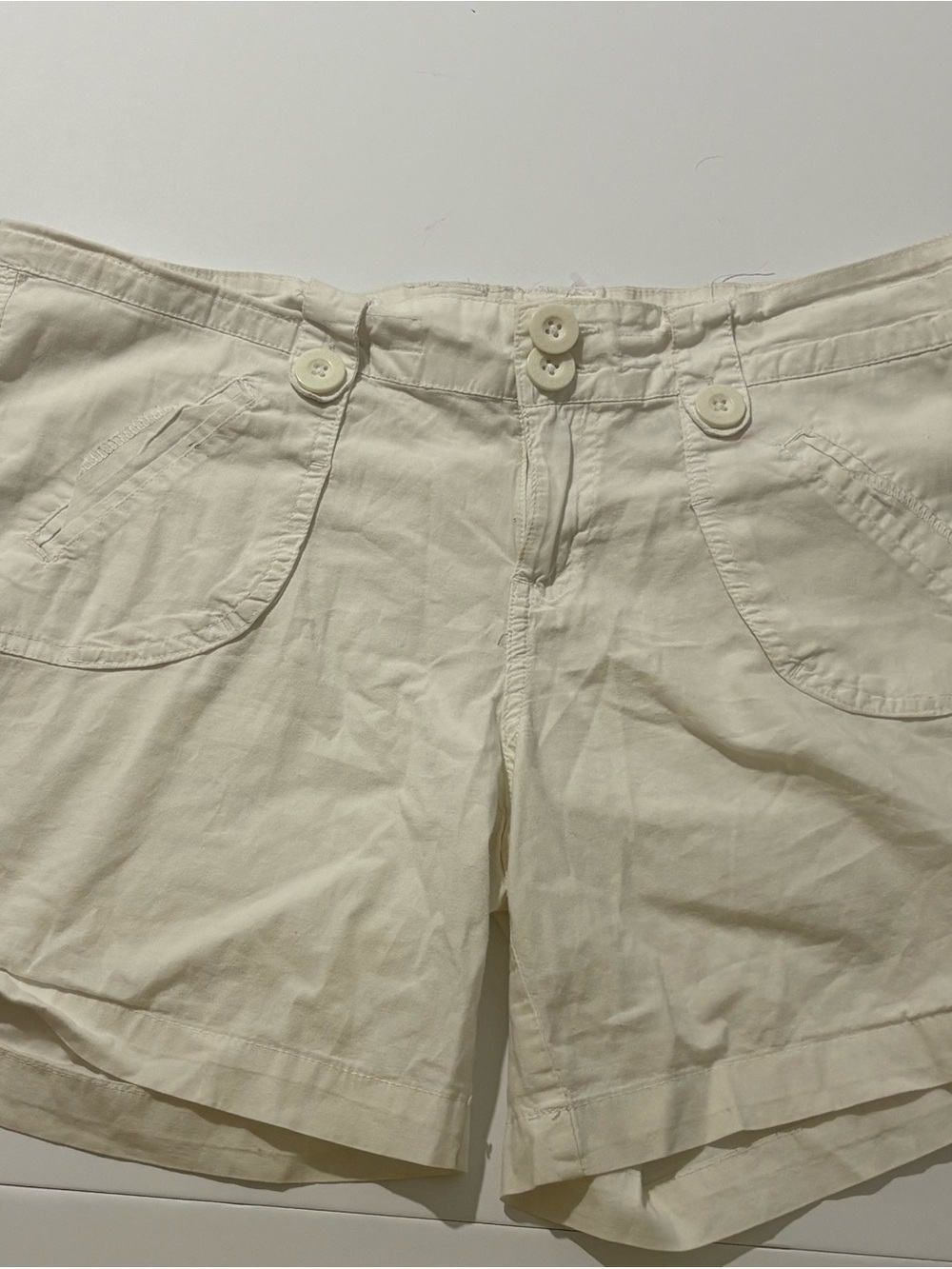 Women's Cream Button-Front Bermuda Shorts